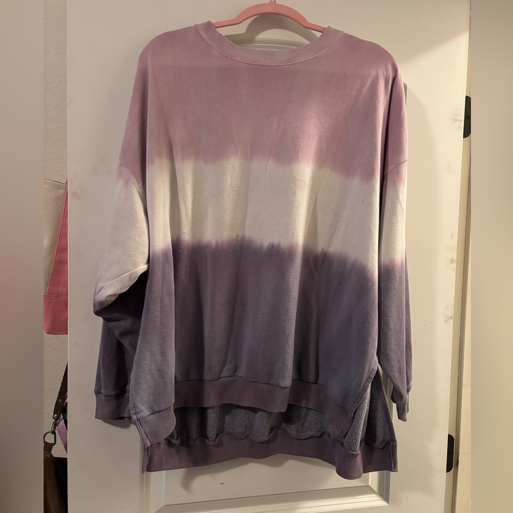 American Eagle Soft Pink and Purple Sweatshirt Size Large